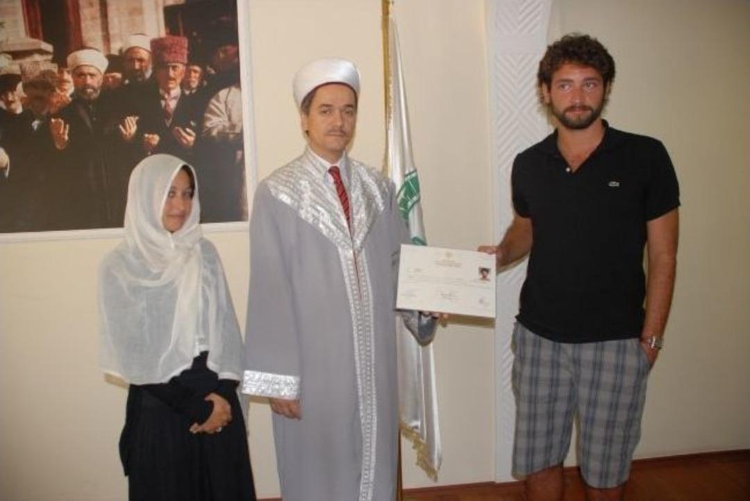 Fransız Turist Aşkı İ&ccedil;in M&uuml;sl&uuml;man Oldu