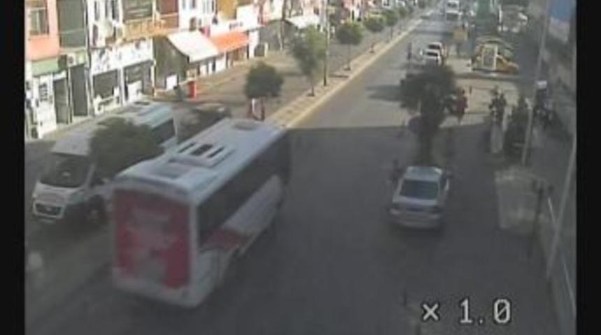 &Ccedil;anakkale'deki Deprem Anı Mobese Kameralarına Yansıdı