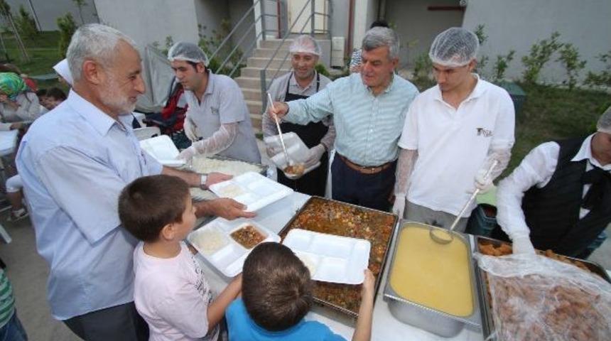 Toplu Konutlara İftar Bereketi