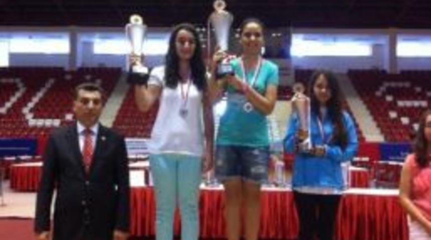 B&uuml;y&uuml;kşehir'li Santran&ccedil;&ccedil;ılardan İki Derece Geldi