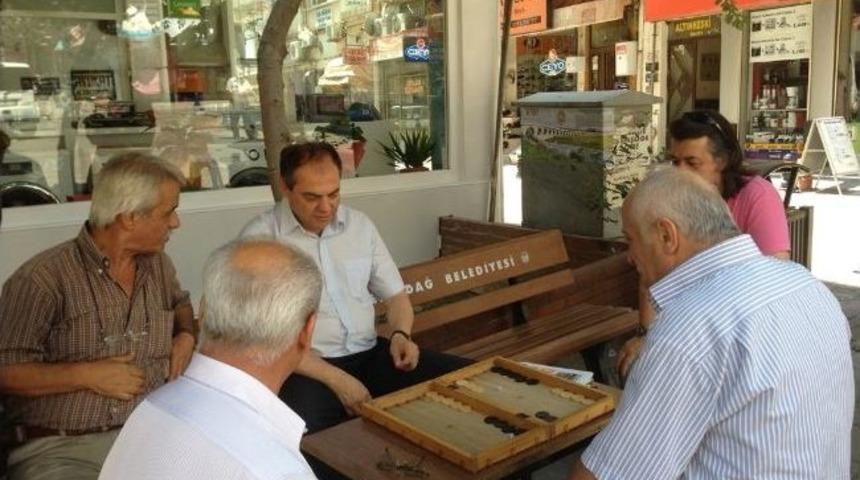 Başkan Dalgı&ccedil; Esnafla Tavla Oynadı