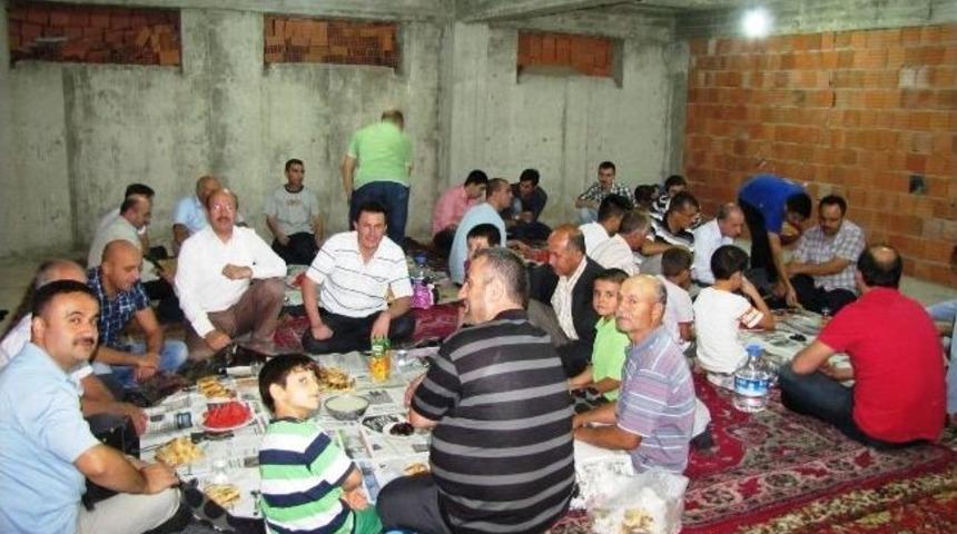 Yaz Kur'an Kursu'na Katılan &Ouml;ğrenci Velilerine İftar