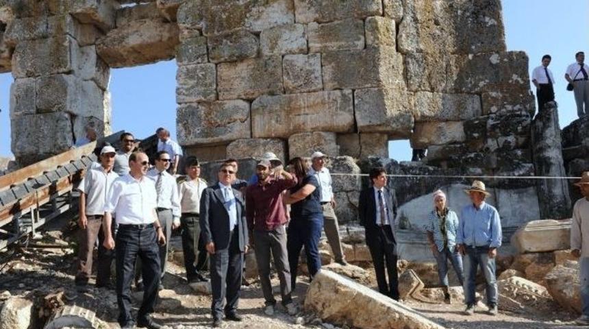 K&uuml;tahya Valisi Yılmaz, &Ccedil;avdarhisar'daki Aizanoi Antik Kent Kazı Alanını Ziyaret Etti