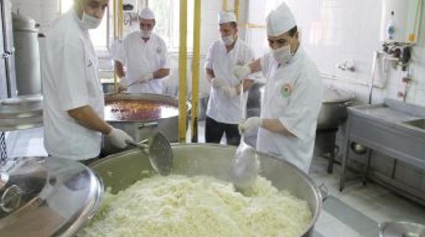 İlkadım&rsquo;da 40 Aş&ccedil;ı Iftarda Her G&uuml;n 5 Bin Kişiyi Doyuruyor