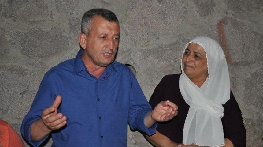 Kabe&rsquo;den Gelen 3 Chp Rozeti&rsquo;nden Birisi Başkan Şahin&rsquo;e