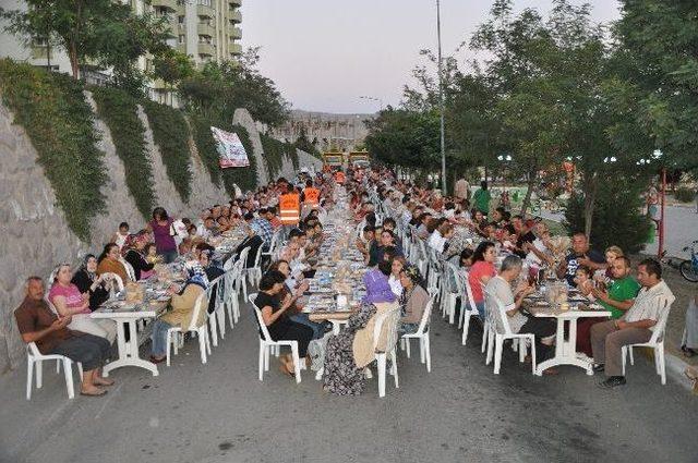 Kabe’den Gelen 3 Chp Rozeti’nden Birisi Başkan Şahin’e