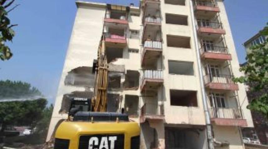 Jandarma Lojmanlarının Kalan Kısmında Yıkım Başladı