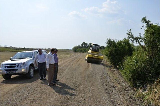 Karakavak Köy Yolu Asfatlanıyor