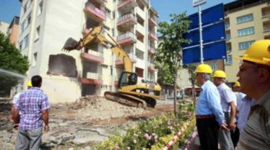 Jandarma Lojmanlarının Yıkımına Başlandı