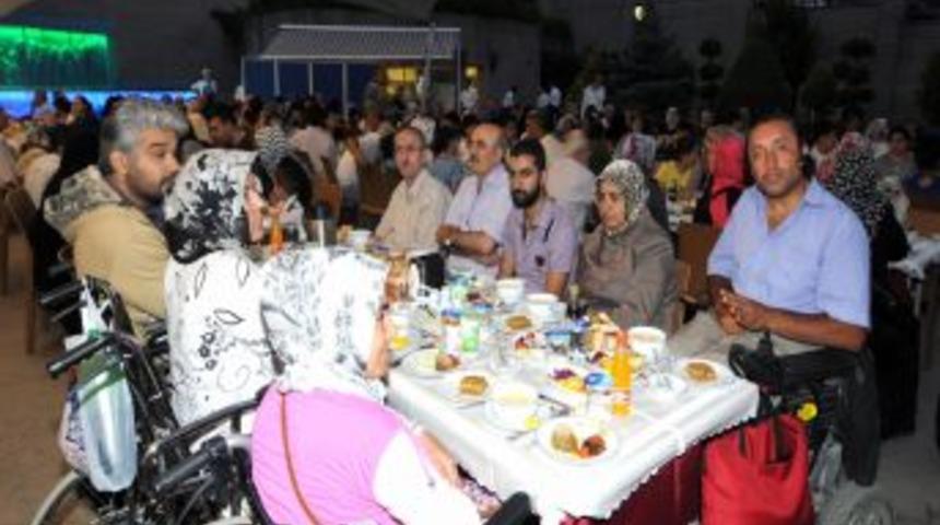 Engelliler Ve Yakınları Iftarda Buluştu