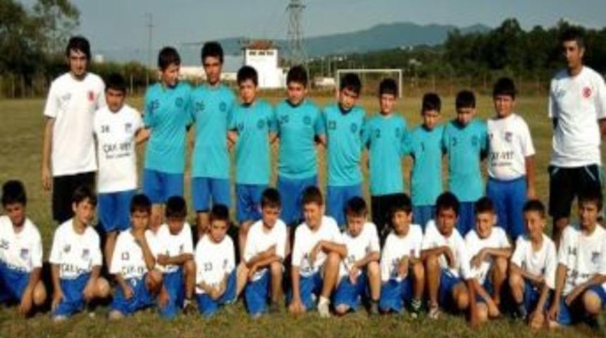 &Ccedil;aycuma&rsquo;da &Uuml;cretsiz Yaz Futbol Okulu A&ccedil;ıldı