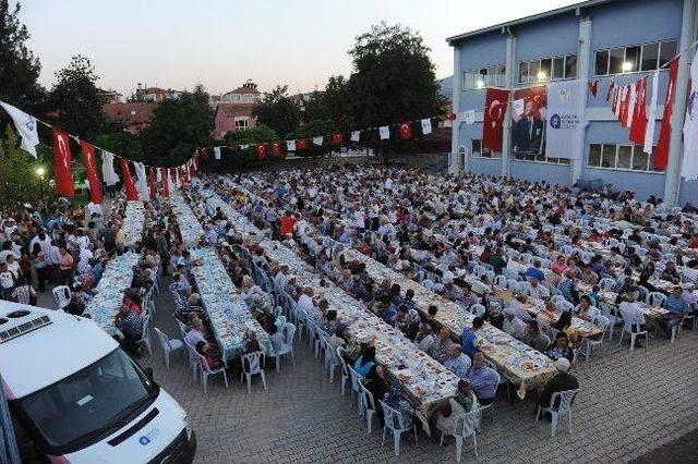 Korkuteli’nde Büyükşehir İftarına Yoğun İlgi