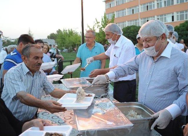 Korkuteli’nde Büyükşehir İftarına Yoğun İlgi