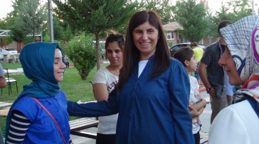 Ak Parti'li Beyaz &Ccedil;ocuklarla İftarda Bir Araya Geldi