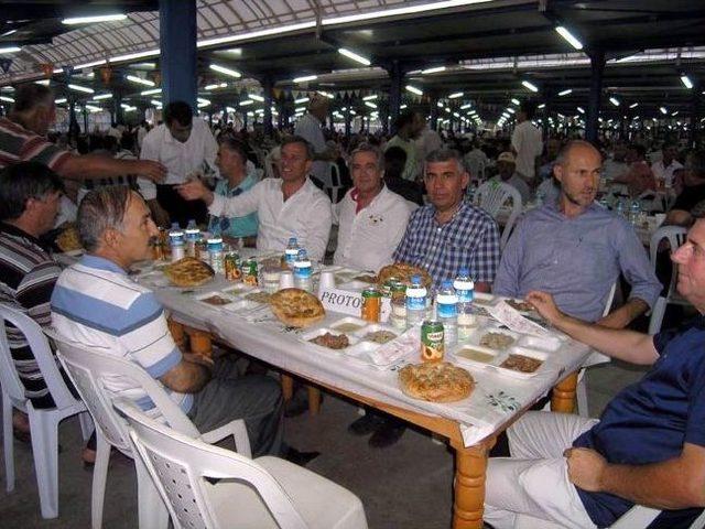 Ak Parti Gönen İlçe Teşkilatının İftar Yemeği Yoğun İlgi Gördü