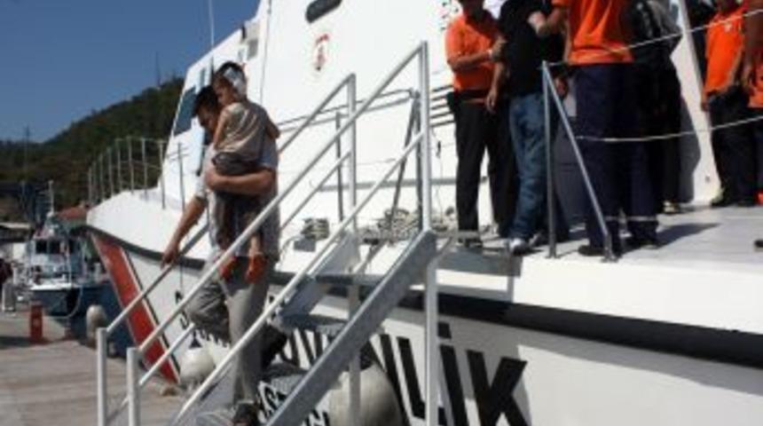 Tekneleri S&uuml;r&uuml;klenen 41 Ka&ccedil;ak Kurtarıldı