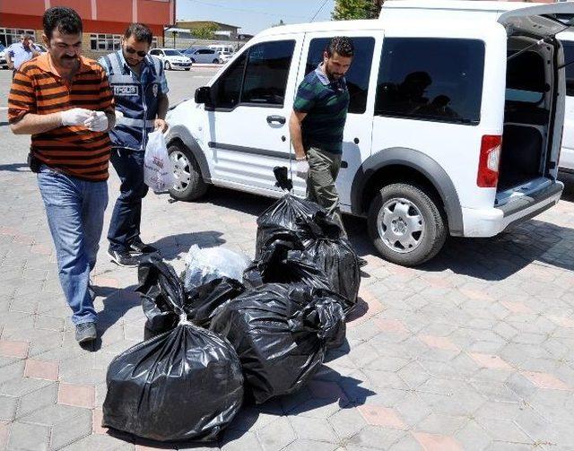 Polisten Kaçarak Kaza Yapan Kamyonetten 60 Kilo Esrar Çıktı