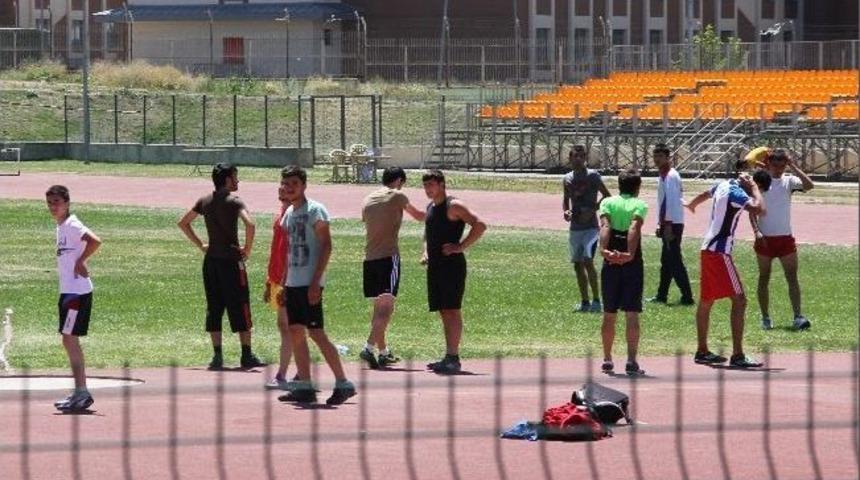 &Uuml;niversiteli Olmak İ&ccedil;in Koştular