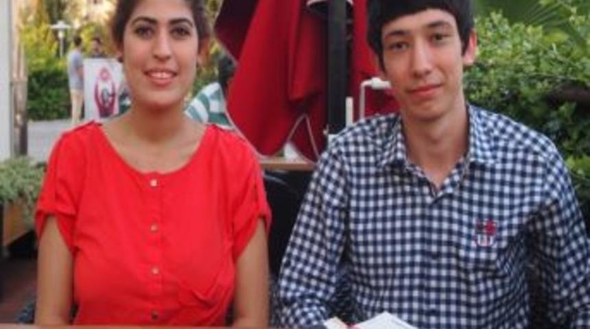 Gen&ccedil; Yazardan &lsquo;&ccedil;izgilerini Arayan Zebra&rsquo; Kitabı