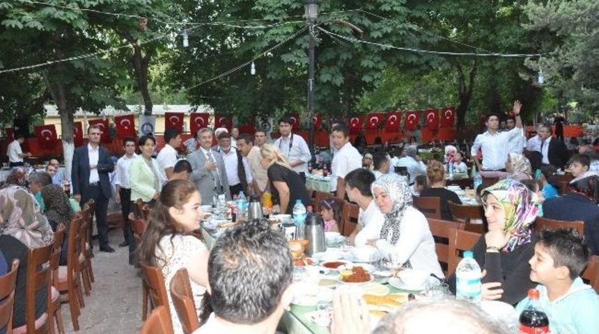 Şahinbey Belediyesi, Şehit Aileleri Ve Gazileri İftarda Bir Araya Getirdi