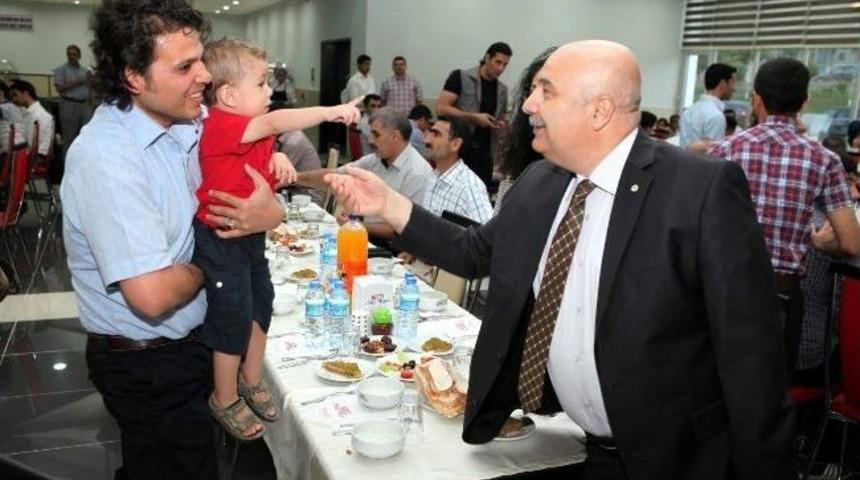 Rekt&ouml;r G&ouml;n&uuml;ll&uuml;, Personelle İftar Yemeğinde Bir Araya Geldi