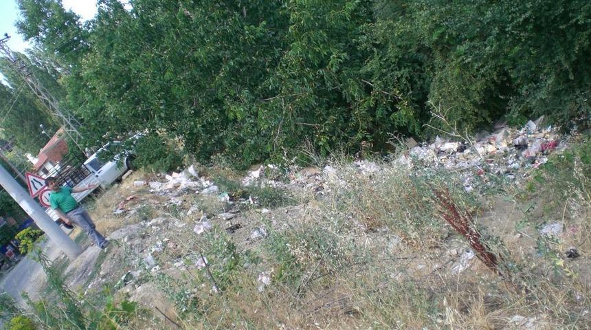 Şelalesi Ile Meşhur S&uuml;tleğen K&ouml;y&uuml; &Ccedil;&ouml;pten Ge&ccedil;ilmiyor