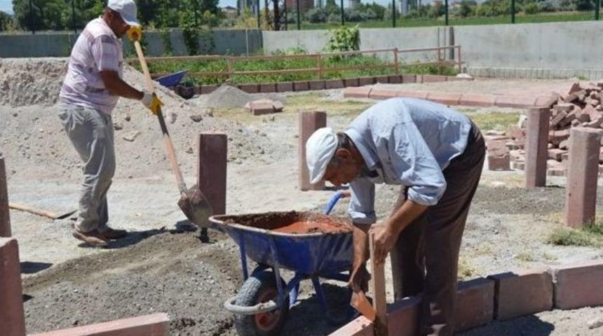 Kocasinan Argıncık Stadının &Ccedil;evresini D&uuml;zenledi