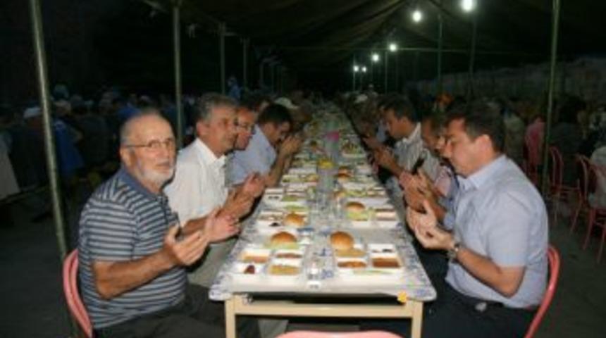 Başkan V. Bakıcı orucunu iftar çadırında açtı