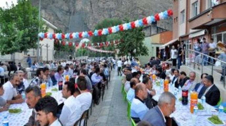 Ak Parti &Ccedil;atak&rsquo;ta İftar Yemeği Verdi