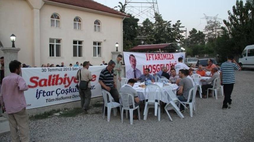 Akyazı Belediyesi Halk İftarı Salihiye K&ouml;y&uuml;nde D&uuml;zenlendi