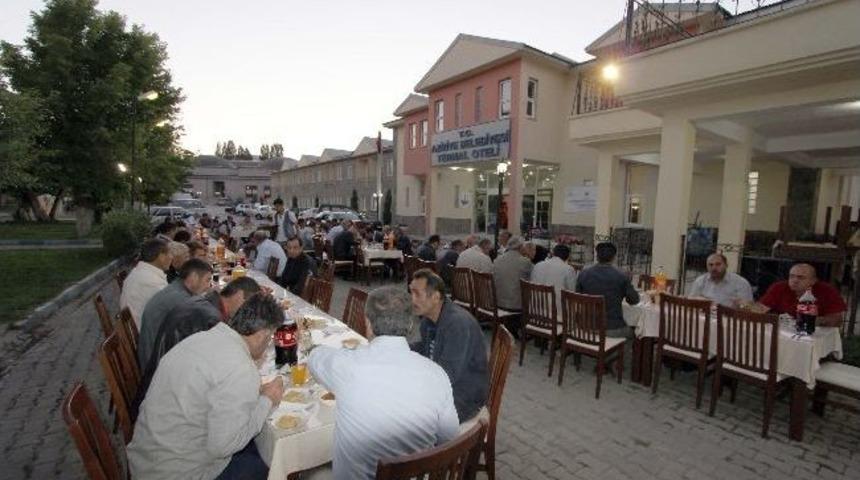 Başkan Cengiz&rsquo;den Belediye Personeline İftar Yemeği
