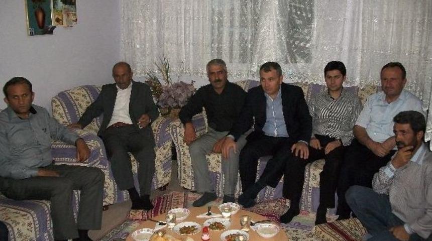 Kaymakam Yıldırım Ve Başkan Dedlioğlu, Orucunu İhtiya&ccedil; Sahibi Ailenin Evinde A&ccedil;tı