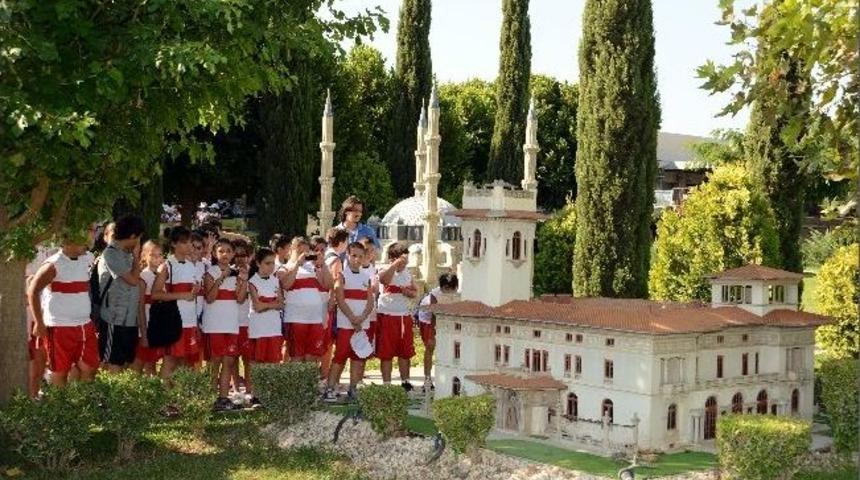 Muratpaşalı Sporcular Minicity Ve Hayvanat Bah&ccedil;esi&rsquo;ni Gezdi