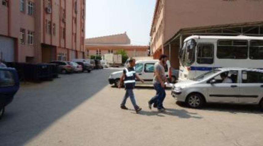 Başbakan'a Hakaret Eden &Uuml;&ccedil; Kişi G&ouml;zaltına Alındı