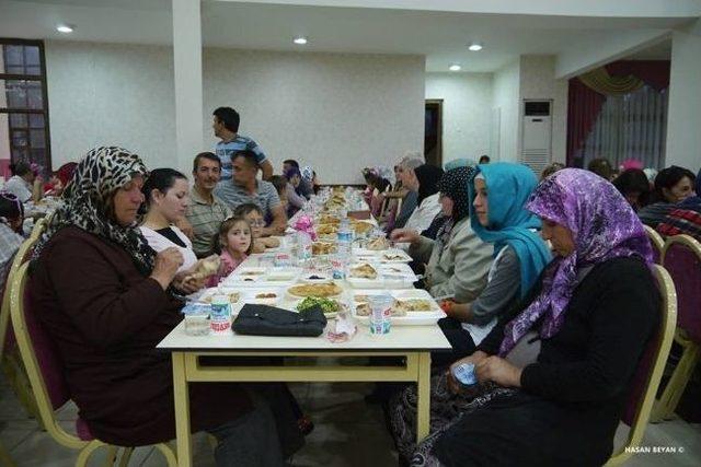 Engelliler Derneği Üyeleri İftar Yemeğinde Bir Araya Geldi