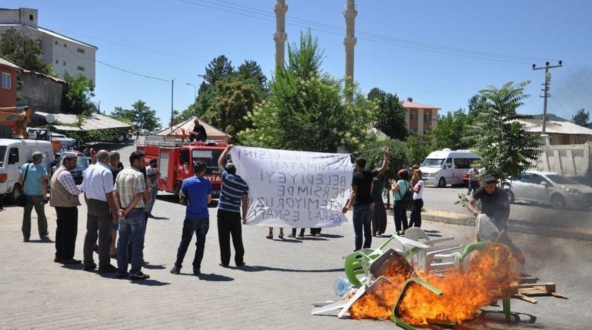 Otogarın Yıkılmasından Mağdur Oldukları Gerekçesiyle Yolu Kapattılar