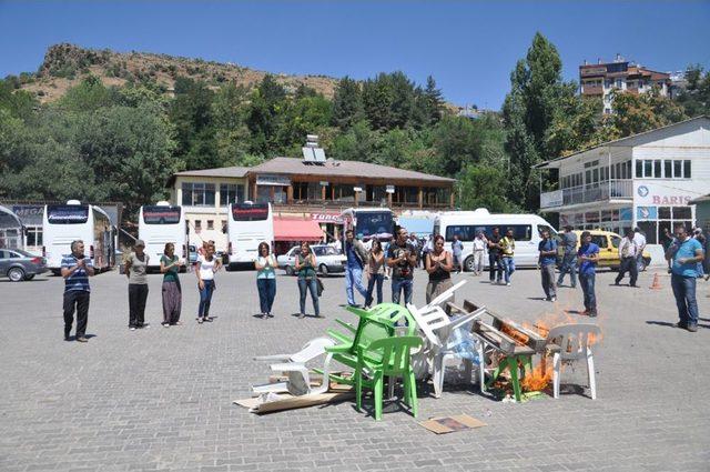 Otogarın Yıkılmasından Mağdur Oldukları Gerekçesiyle Yolu Kapattılar