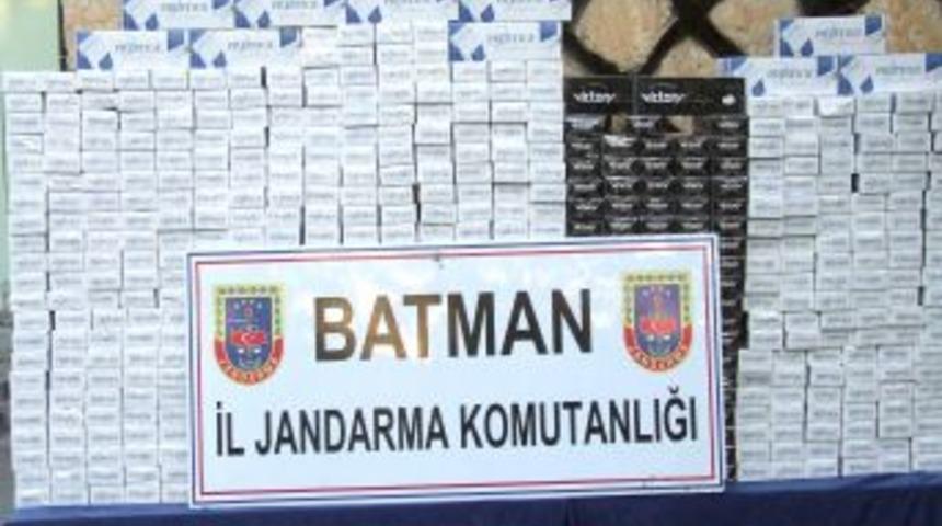 Yayaya &Ccedil;arpıp Ka&ccedil;an Ara&ccedil;tan Ka&ccedil;ak Sigara &Ccedil;ıktı