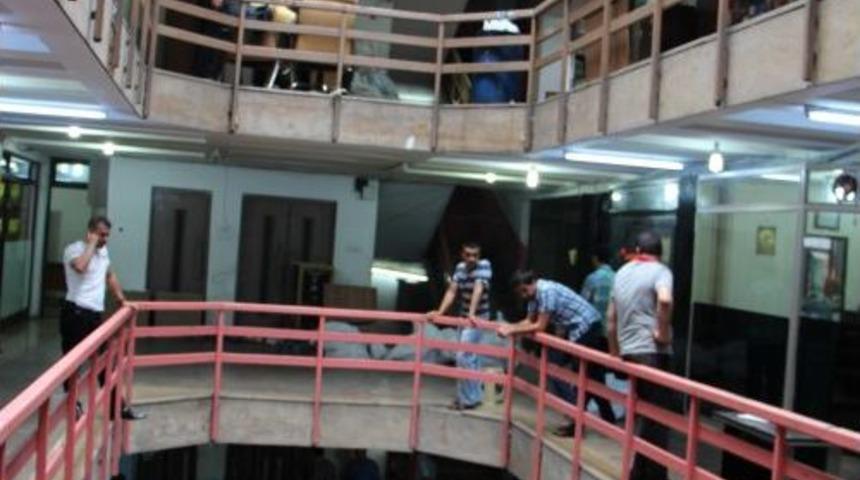 İş Hanına Ka&ccedil;ak Sigara Operasyonu