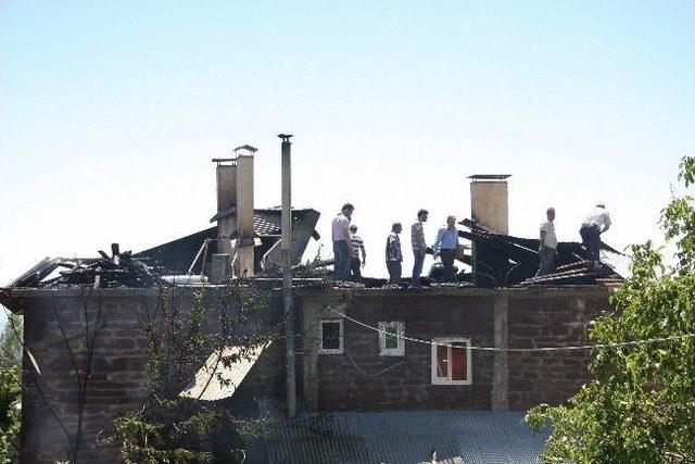 Ahlat&rsquo;ta Korkutan Yangın 1