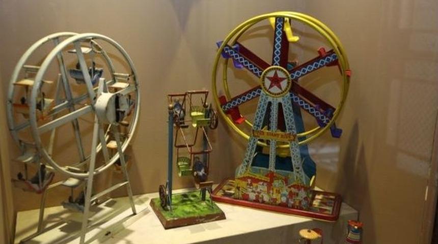 Oyuncak M&uuml;zesine Ziyaret&ccedil;i Akını