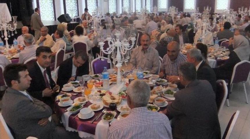 Diyanet Vakfı K&uuml;tahya Şubesi'nden İftar