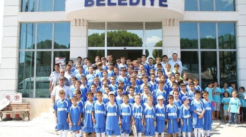 Köprübaşı Belediyesi'nden Kur’an Kursu Öğrencilerine Forma