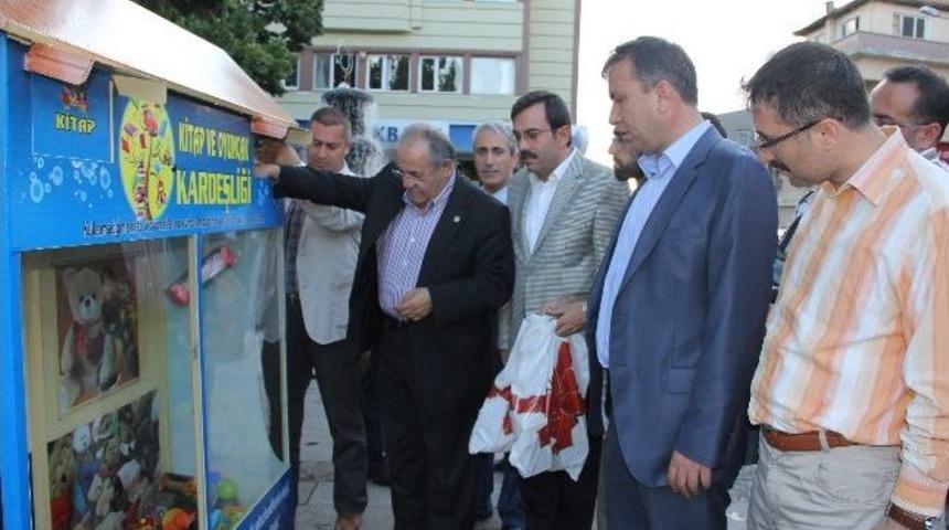 Uslu Ve Ceylan&rsquo;dan Kitap Ve Oyuncak Kampanyasına Destek