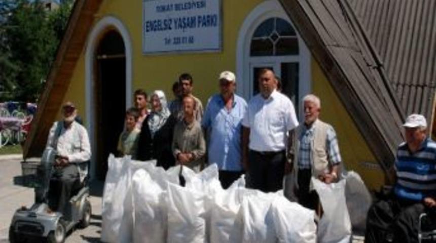 Sakatlar Derneği &Uuml;yelerine Ramazan Yardımı