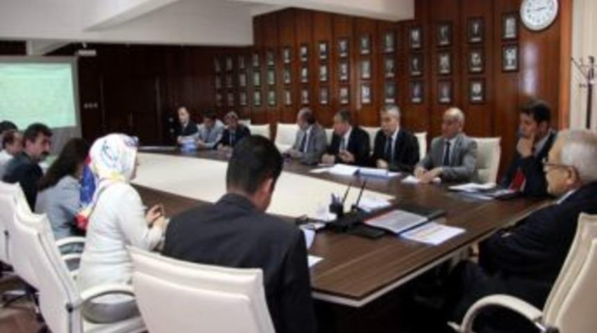 Vali Z&uuml;beyir Kemelek, İl &Ouml;zel İdare &Ccedil;alışmaları Hakkında Bilgi Aldı