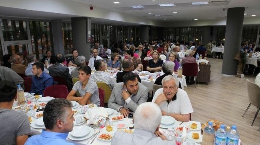 Bolu Belediyesi&rsquo;nden Şehit Ailesi Ve Gazilere İftar Yemeği