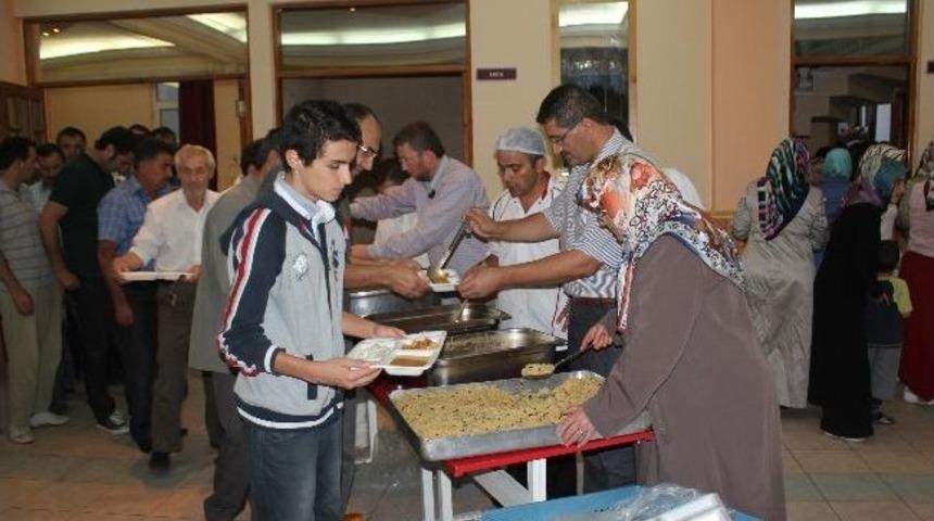 Mudurnu&rsquo;da &Ouml;ğrencilere İftar Yemeği