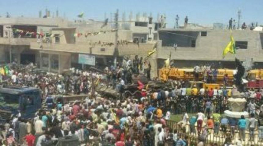 PKK/PYD Nusra'dan Elde Ettiği Tankları Kobani'ye Getirdi