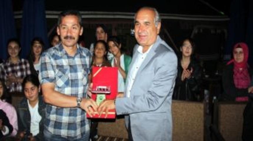 Suşehri Belediye Başkanı Sel, Folkl&ouml;r Ekibiyle İftarda Bir Araya Geldi